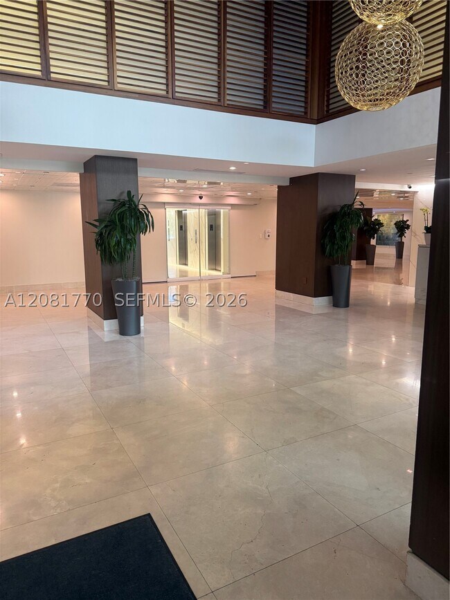Foto del edificio - 540 Brickell Key Dr