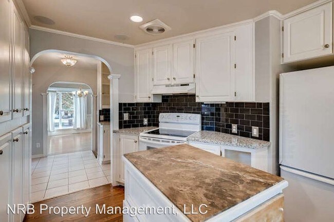 Building Photo - 4 br, 3 bath House - 4018 S. D St.