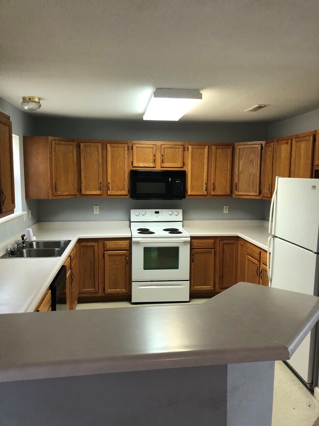 Kitchen - 1808 Phillips Dr