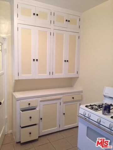 Building Photo - 335 N Heliotrope Dr