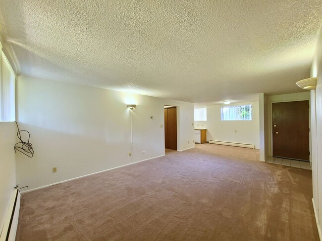 Building Photo - 2911 E 32nd Ave