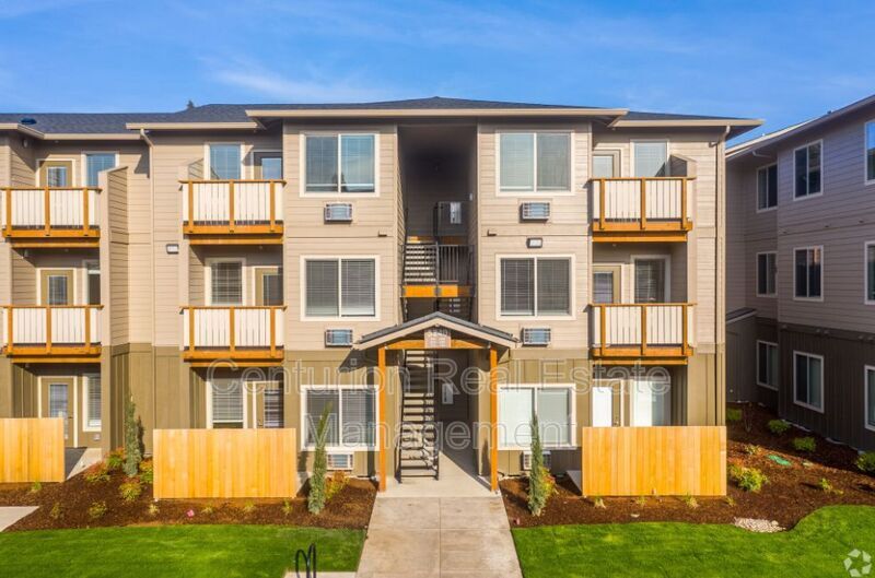 Foto principal - 3280 Lansing Ave NE