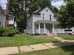 Building Photo - 905 E Washington St