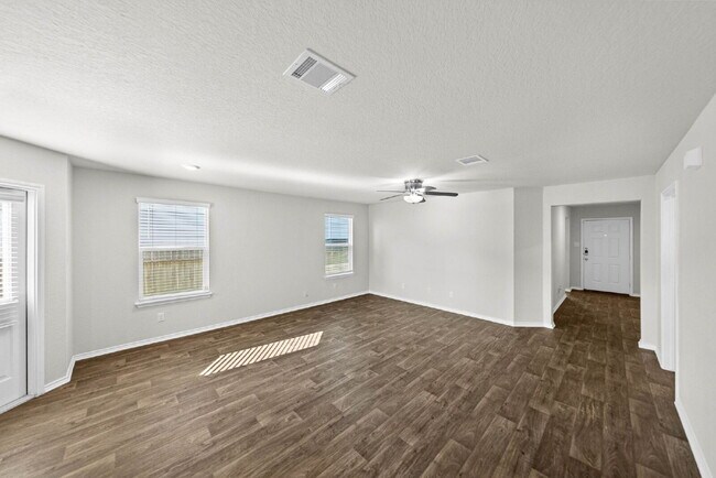 Foto del edificio - SOLAR Powered Home for Utility Savings! 1 MONTH FREE RENT WITH 18 - 24 MONTH LEASE!!! AVAILABLE T...