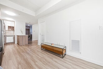 Building Photo - Walnut Place
