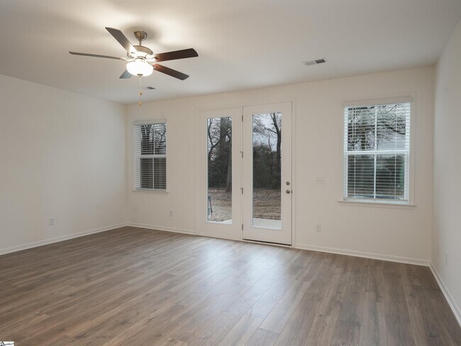 Foto del edificio - 272 Bryland Wy