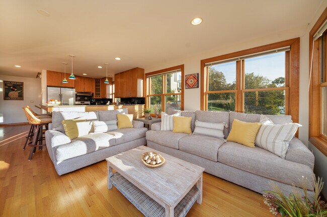 Brand new furnishings - 114 Highland Ave