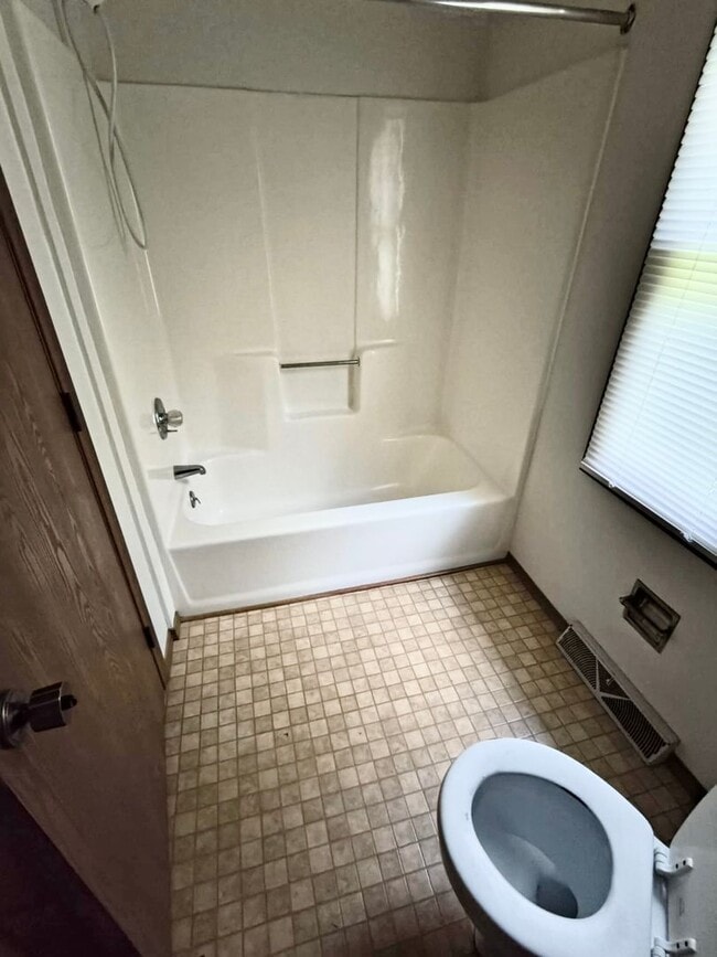 Building Photo - 4208 Foxfire Ct