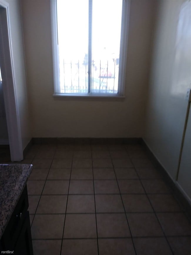 Building Photo - 1154 S Normandie Ave