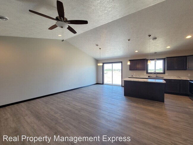 Building Photo - 3 br, 2 bath Apartment - 4612 W 34th St. N