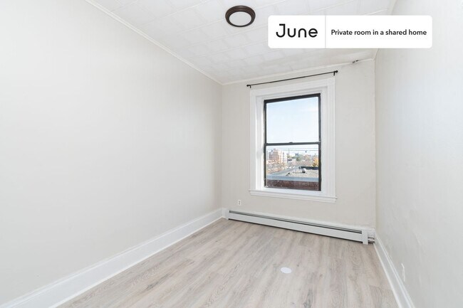 Foto del edificio - Room in Shared 4 bed/1 bath home