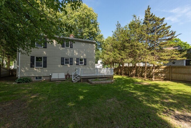 Building Photo - 400 Colonial Dr