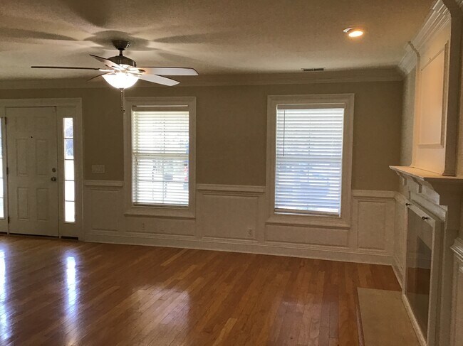 Foto del edificio - 651 College Park Circle