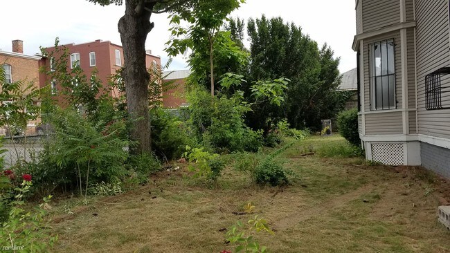Building Photo - 2 br, 1 bath House - 15 Ward St 2 Family H...
