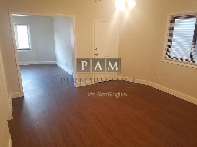 Foto del edificio - 313 E Lincoln Ave