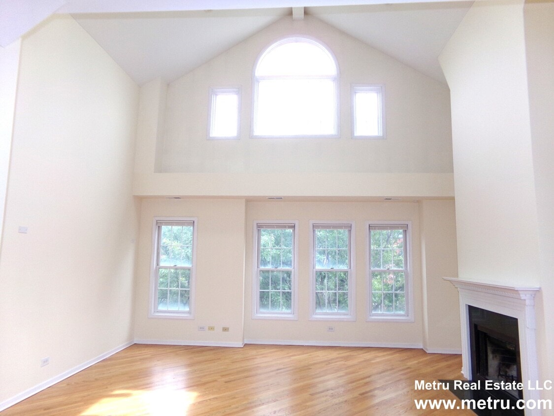 3335 N Halsted St Unit 3S, Chicago, IL 60657 Condo for Rent in