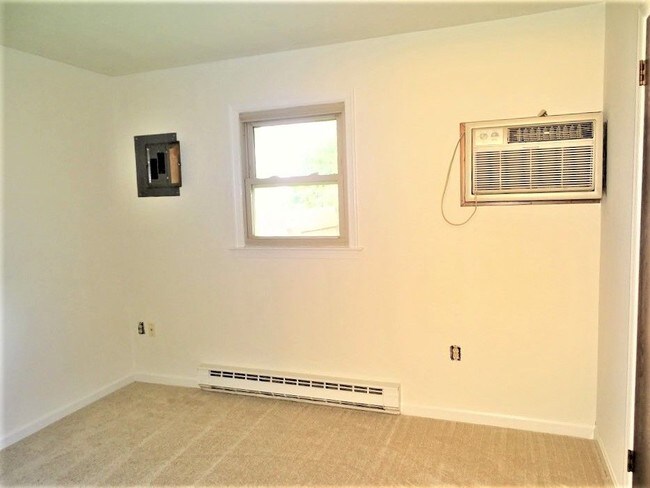 Building Photo - 1057 Dry Tavern Rd