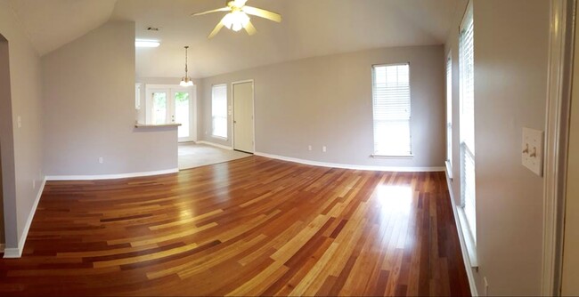 Building Photo - 71259 Shady Lake Dr