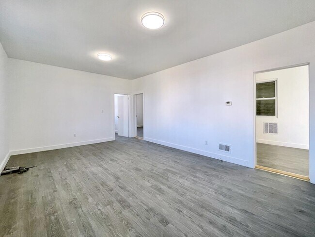 Foto del edificio - 389 Monmouth St