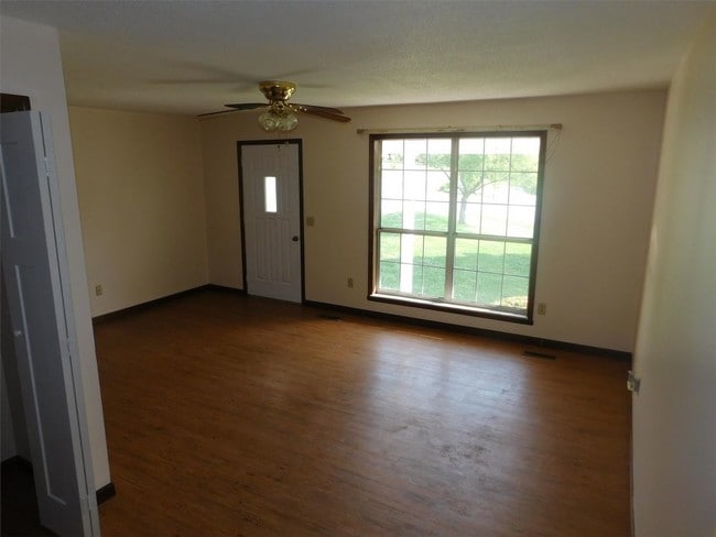 Foto del edificio - 123 County Road 142 - B Apt. B