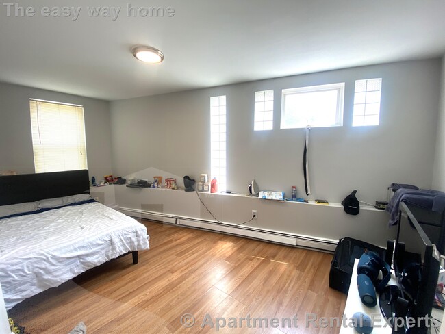 Building Photo - Riverside/Central Square - 3 Bed, 2 Bath w...