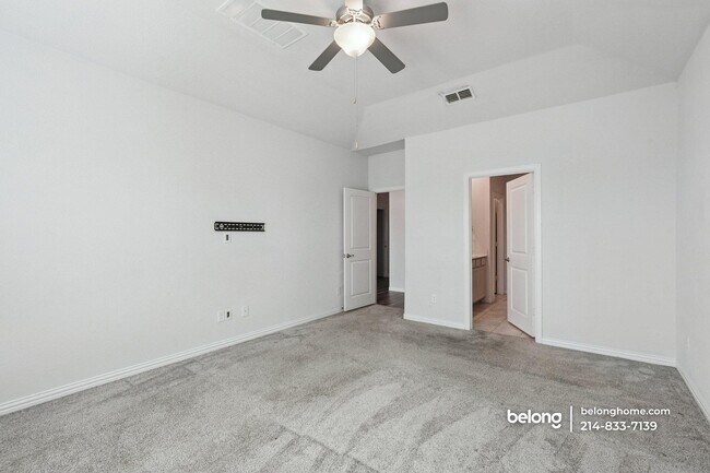 Building Photo - 2115 Clarion Dr