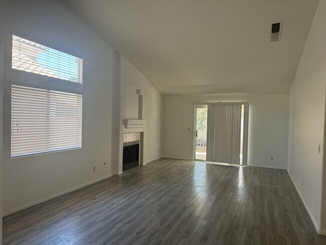 Foto del edificio - 7397 Winterpine Ave