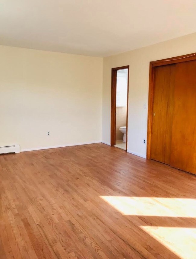 Building Photo - 1531 Nepperhan Ave