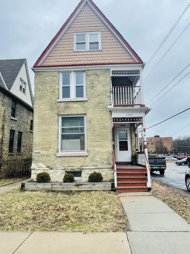 1710 E Providence Ave, Milwaukee, WI 53211 Townhome Rentals in