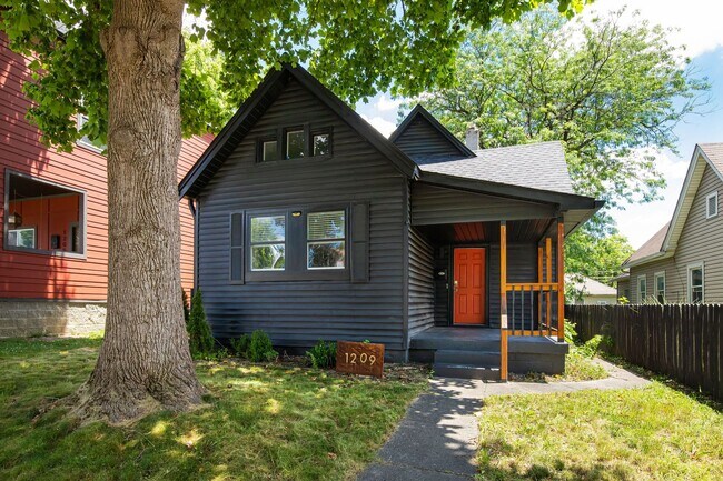 Foto del edificio - 1209 S Randolph St