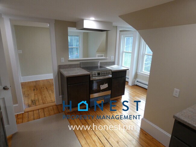 Building Photo - 18 Warren St