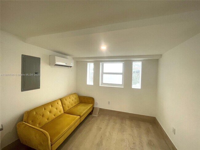 Foto del edificio - 817 Tyler St