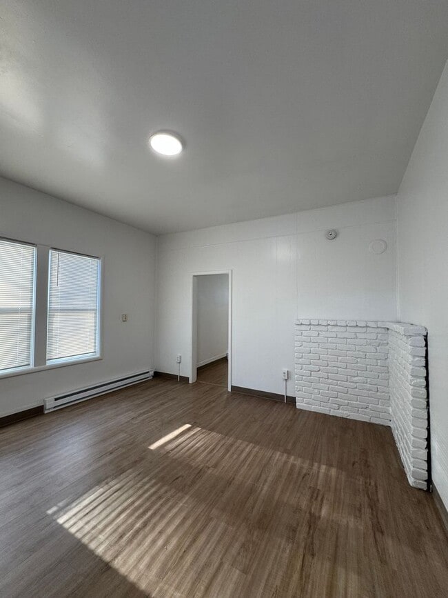 Foto del edificio - Remodeled 2-Bedroom Home on Oversized Lot