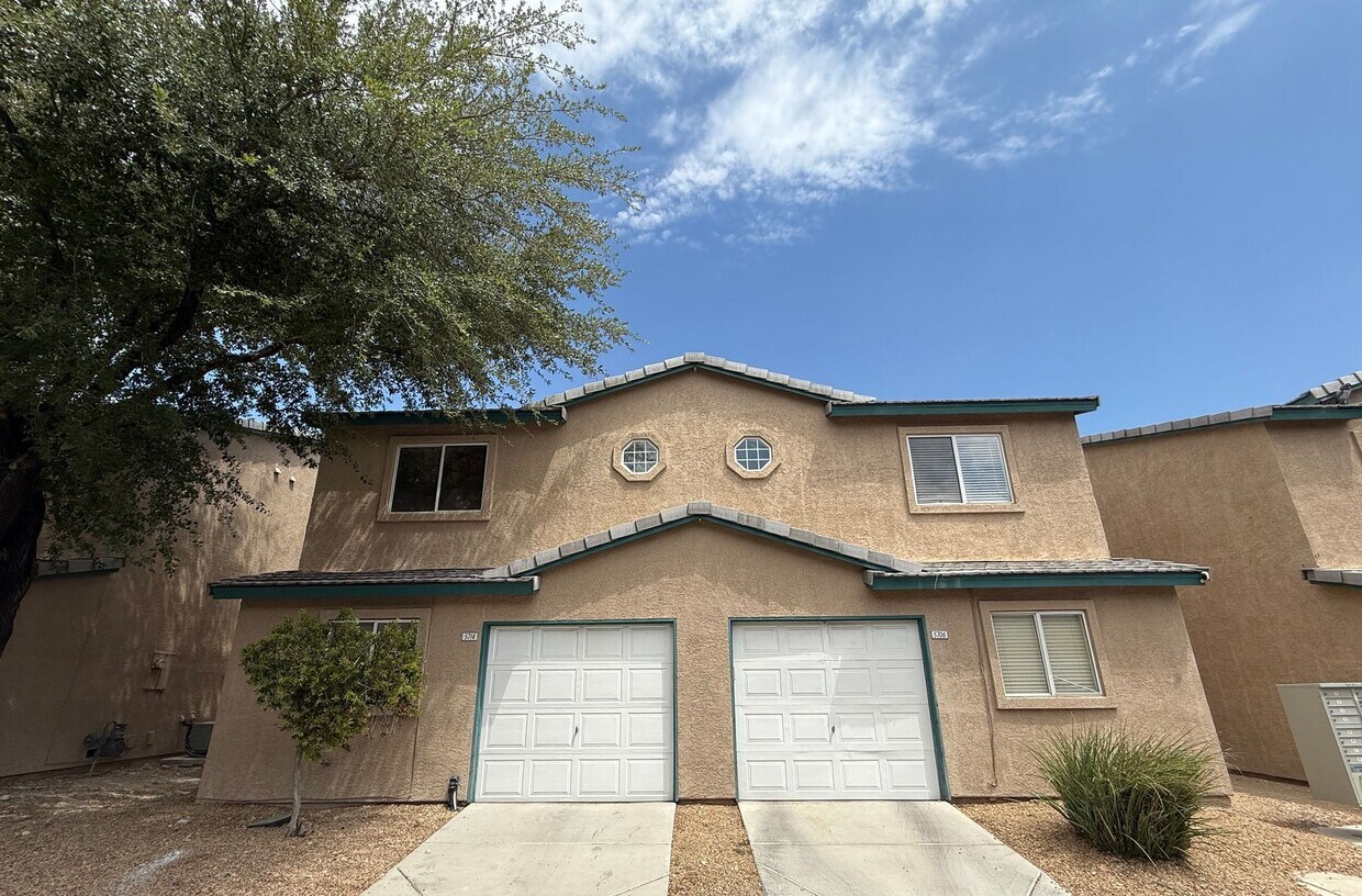 Foto principal - Beautiful 2-story townhouse located in a s...