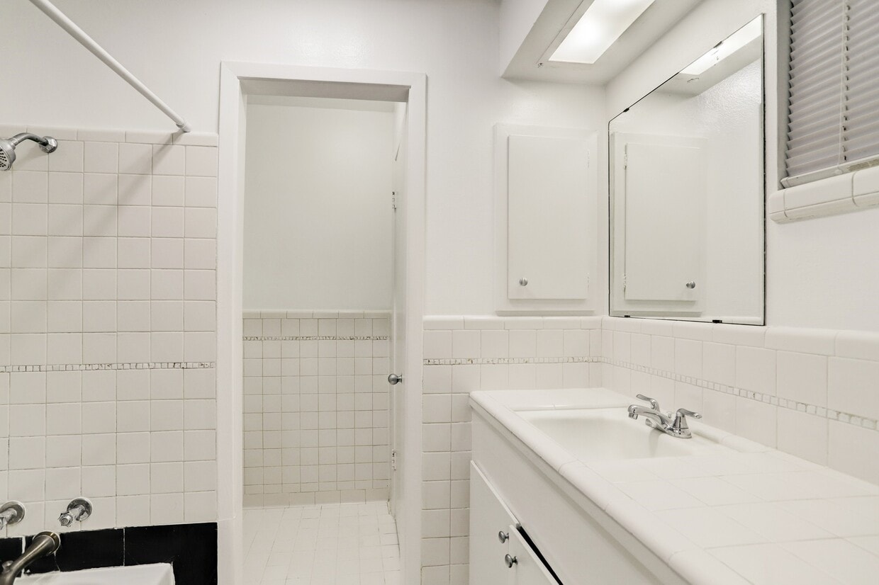 Building Photo - 229 Westmoreland St