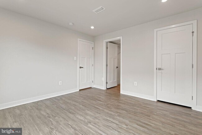 Building Photo - 8621 Satinwood Dr