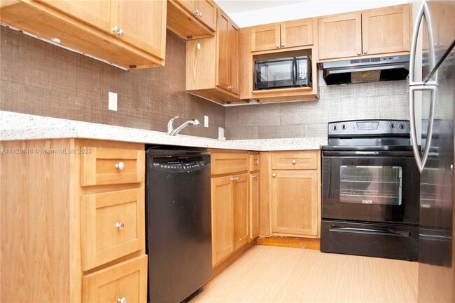 Building Photo - 221 S 17th Ave