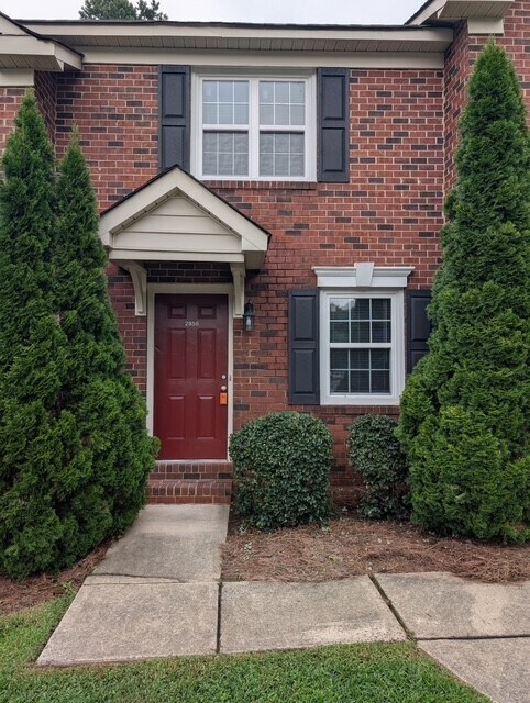 Primary Photo - Luxurious and affordable all-brick townhom...