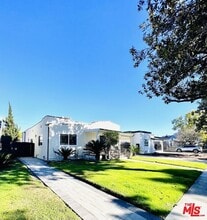 Building Photo - 926 N Pass Ave