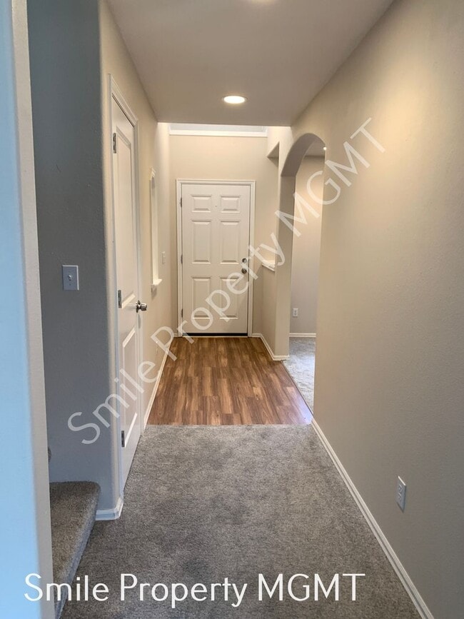 Building Photo - A beautiful 2-story single house in Clackamas.