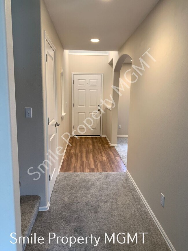 Foto del edificio - A beautiful 2-story single house in Clackamas.