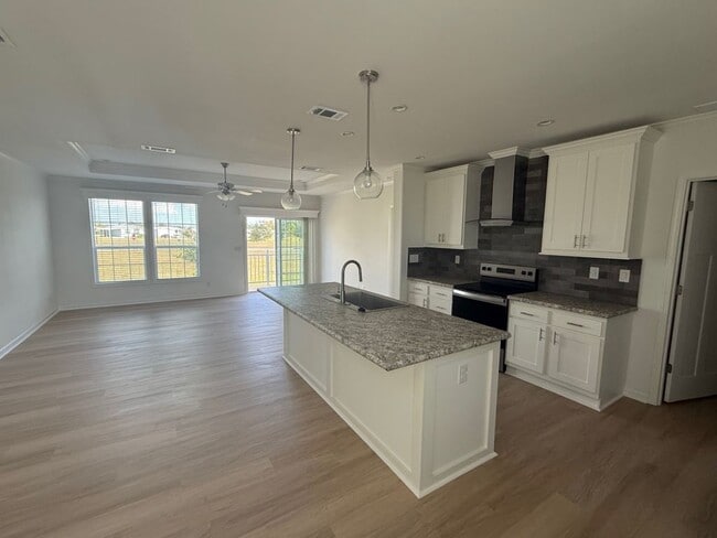 Building Photo - 3808 Sunset Dr