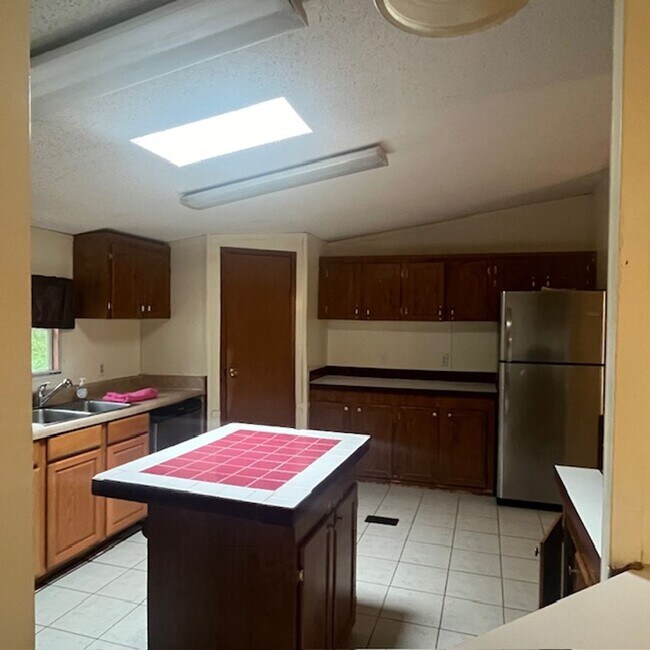 Building Photo - 3 Bedroom 2 Bath Mobile Home North Wakulla...