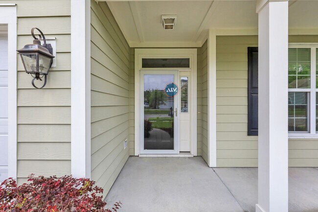 Building Photo - Beautiful Home In The Heart of Bluffton - ...