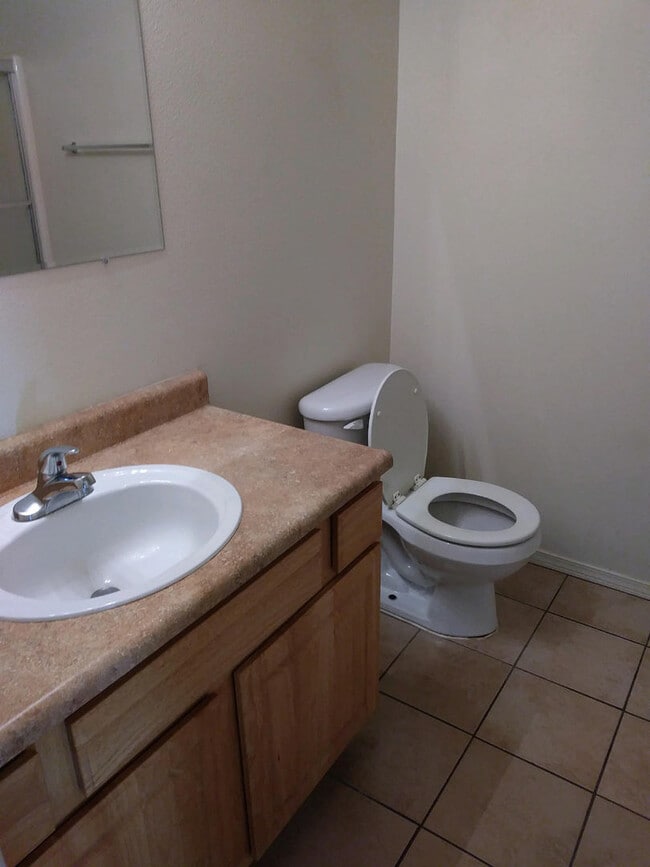 Building Photo - Spacious 2 bedroom in great community