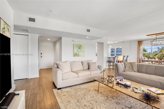 Building Photo - 2 br, 2.5 bath Condo - 2500 E Las Olas Blv...