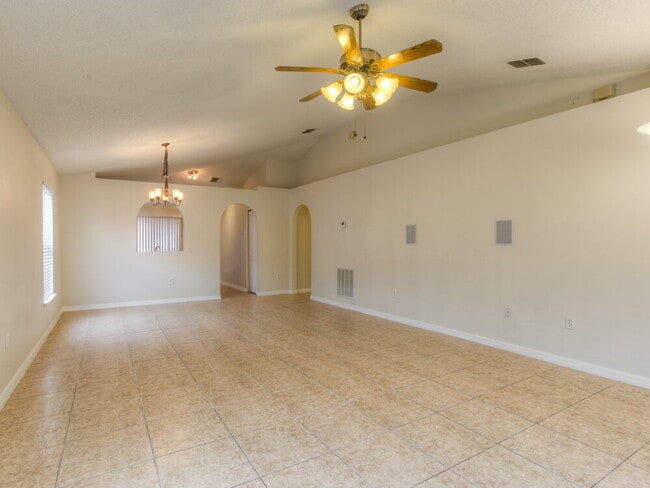 Building Photo - 2850 Afton Cir