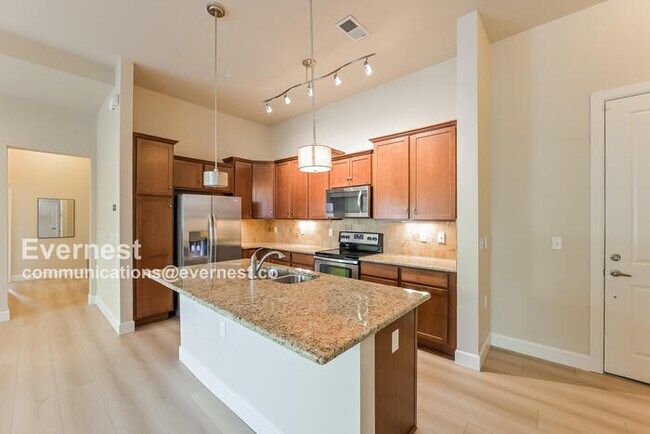 Foto del edificio - 305 Inverness Way S