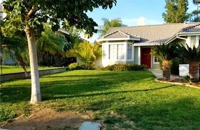 Foto del edificio - 15120 Ficus St