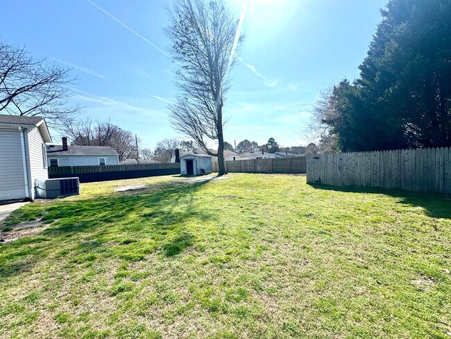 Building Photo - Beautifully Updated Ranch Home